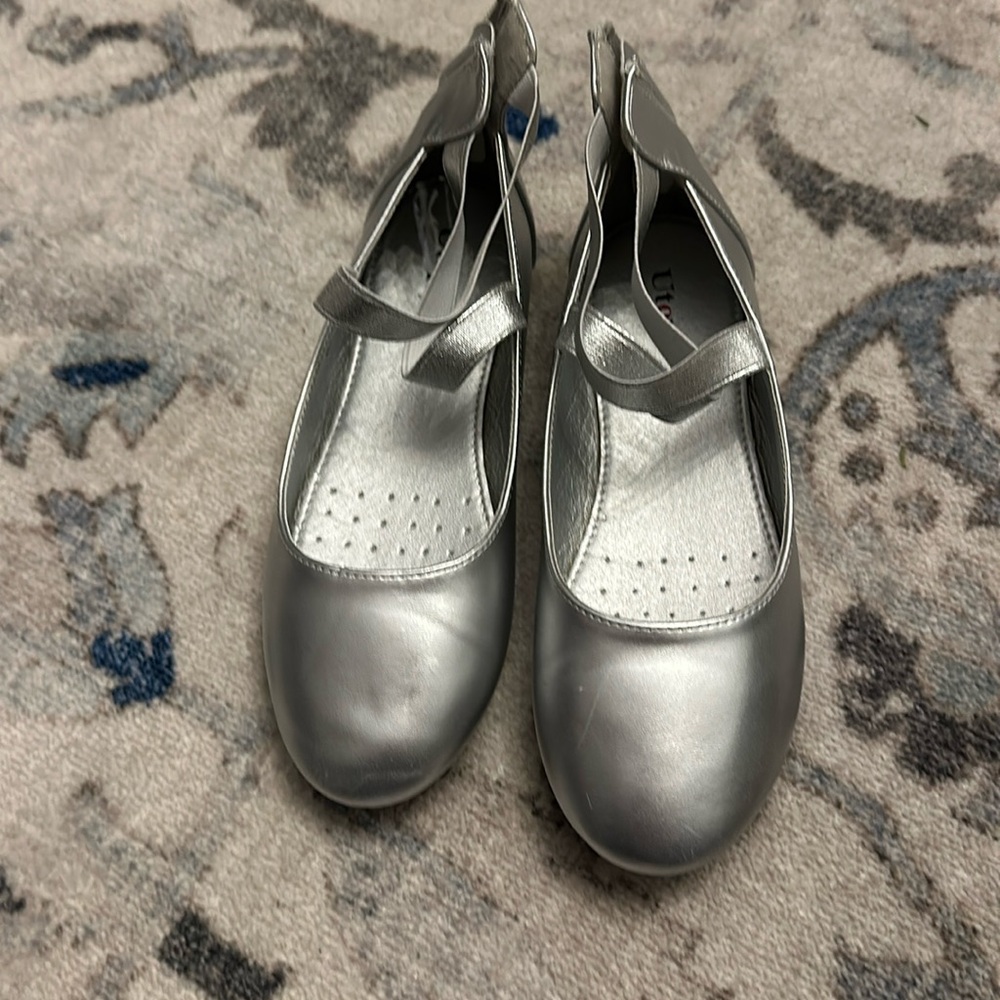 Size 3 flats